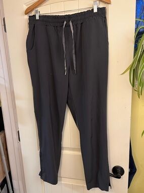 Women’s gray wind pants